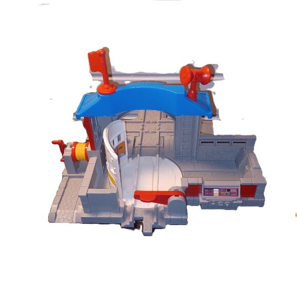 2003 Fisher Price GeoTrax Rail & Road System Fast Response Rescue Train Playset - Picture 4 of 7